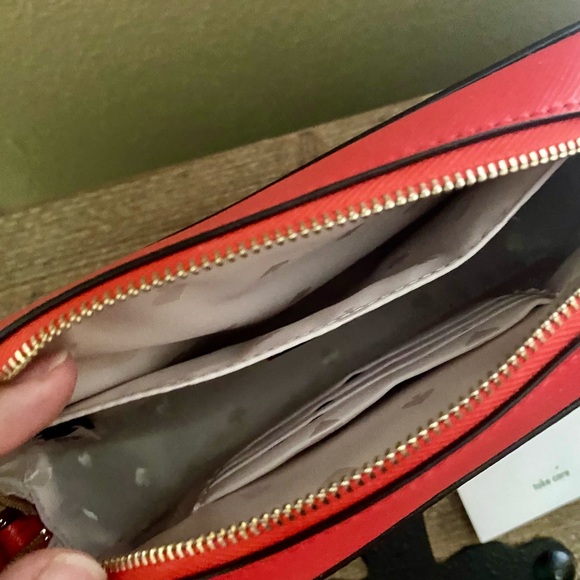 Kate Spade Red Crossbody Bag with Sleek Design - Picture 2 of 4